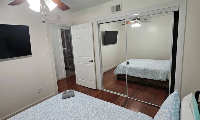 Garland Apartment | Cozy apartment/Studio in lovely Garland with WiFi, AC