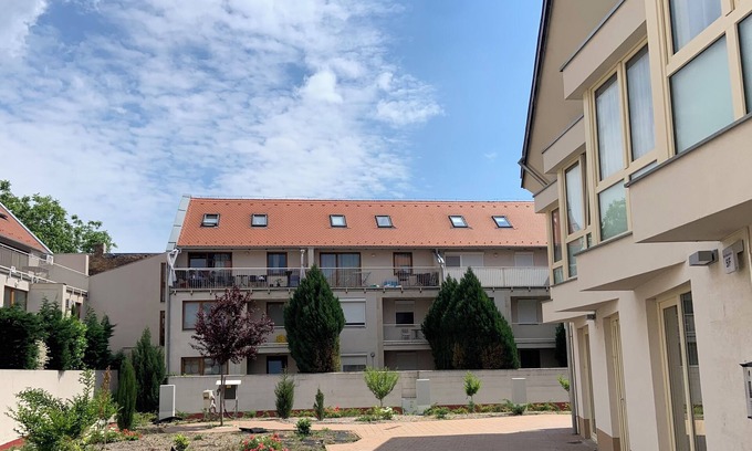 Pecs Apartment | Cozy apartment with 1 bedroom and AC, WiFi in welcoming Pécs