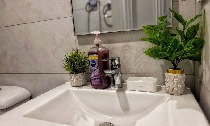 Bahria Town Apartment | Cozy Apartment with King Bed,