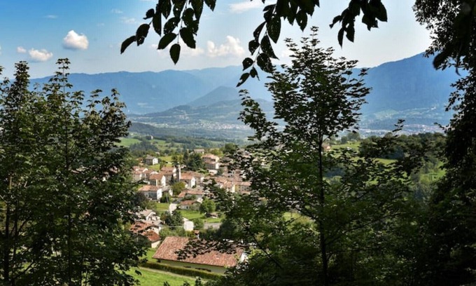 Feltre Apartment | Cozy apartment with kitchen, set in a typical alpine village.