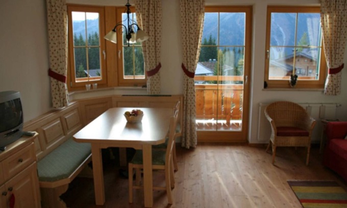 Hochkrimml Apartment | Cozy apartment with mountain view and close to the slopes in the Zillertal Arena