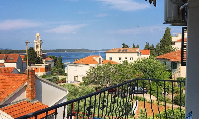 Hvar Apartment | Cozy Apt with a sea-view balcony, quiet area, close to center of Hvar+parking