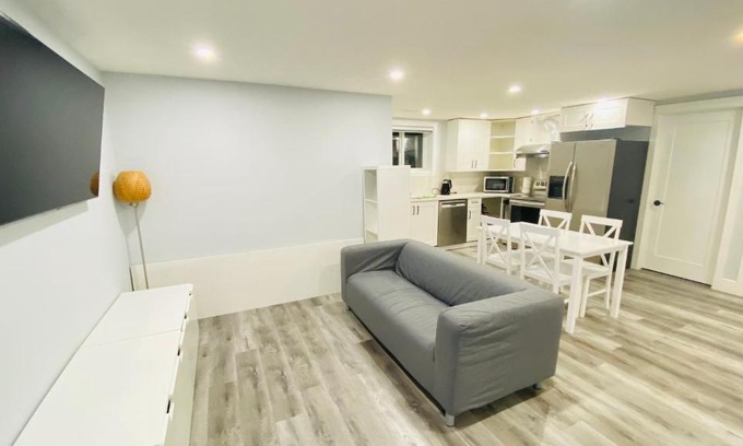 Canyon Meadows Apartment | Cozy basement 2br w/kitchen溫馨豪房+廚房