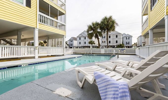 Garden City Condo | Cozy Beach Condo w/Pool Access