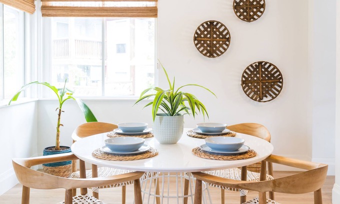 Gibsons House | Cozy beach cottage across from Marina