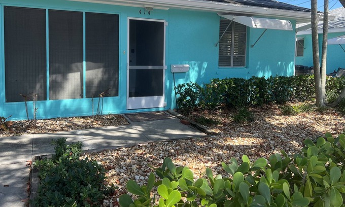 Parrot Cove Cottage | Cozy Beach Cottage in Lake Worth