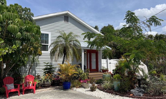 Palm Harbor House | * Cozy Beach House * Look No Further *