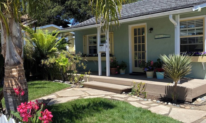 Eastside Santa Cruz House | COZY BEACH HOUSE w/GUEST house sleeps 4 totalneach unit 2 guests PET FRIENDLY