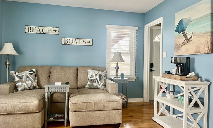 Saugatuck Condo | COZY BEACH Nesting in the ♥️ of DOWNTOWN with SEASONAL POOL&HOT TUB ACCESS