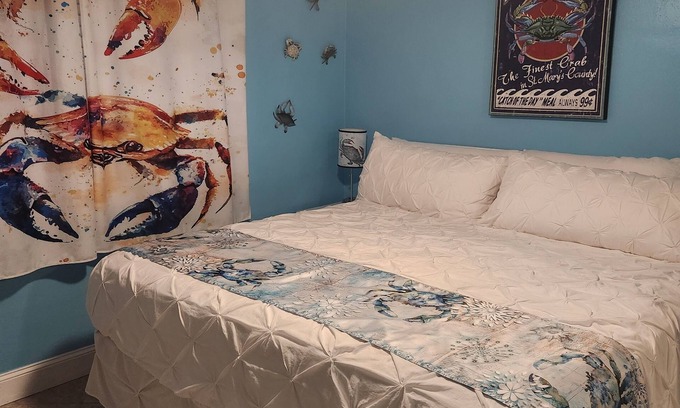 Englewood South House | Cozy Blue 4 Miles to beach.Dogs allowed, Hot tub, firepit,