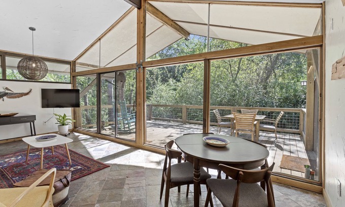 Ocean Springs House | Cozy bungalow half a mile to East Beach - Pet Friendly