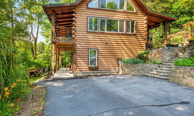 Woodfin Cabin | Cozy Cabin Apartment - 12 minutes from downtown Asheville