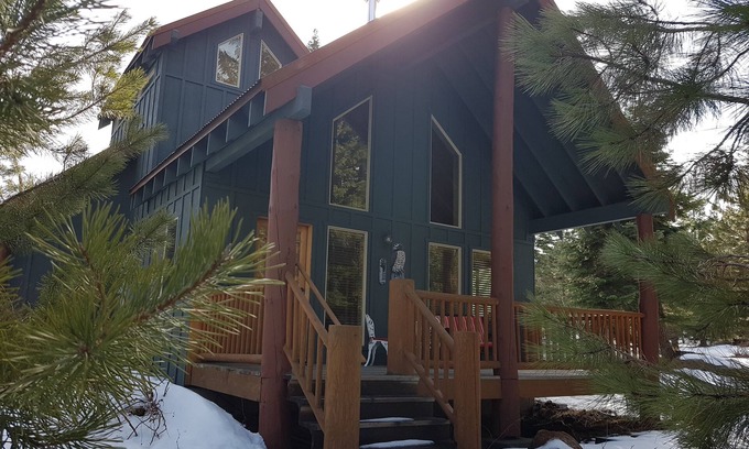 Klamath Falls Cabin | Cozy Cabin by Lake of The Woods, Crater Lake, Ashland, & Other Mountain Lakes