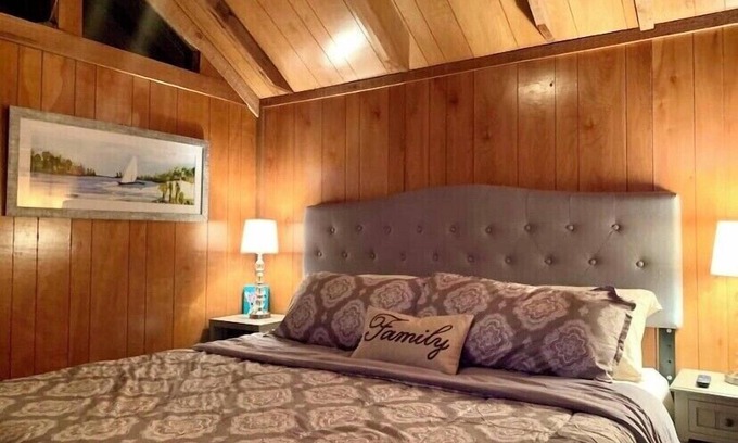 Homosassa Cabin | Cozy cabin by the river/pet friendly