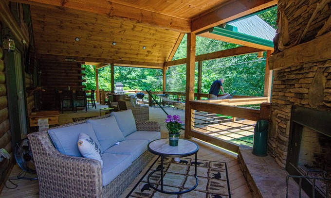 Ellijay Cabin | Cozy Cabin by the Stream