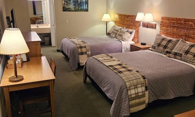 Bellaire Condo | Cozy Cabin Condo w/Beach Club, Mountain Resort, Golf Course, and Skiing access