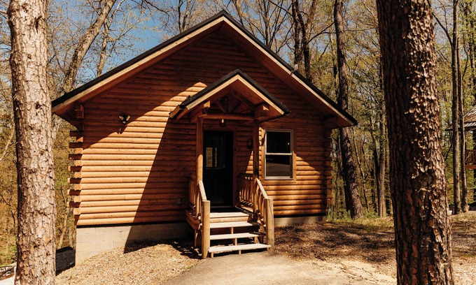 Logan Cabin | Cozy cabin for up to 6 guests - Hocking Hills - Firepit -Hot Tub - Wifi