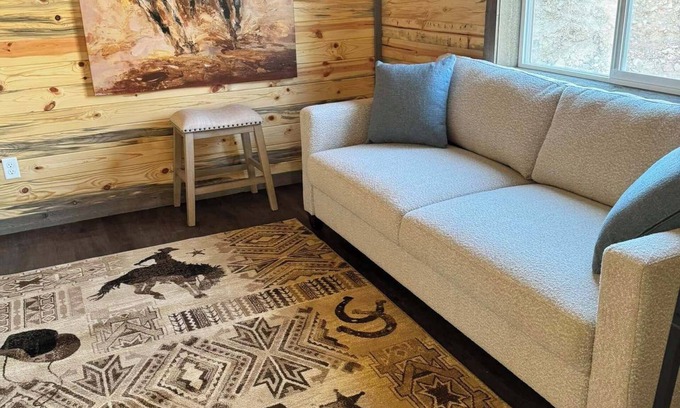 Kila Cabin | Cozy cabin in delightful Niarada with AC, WiFi