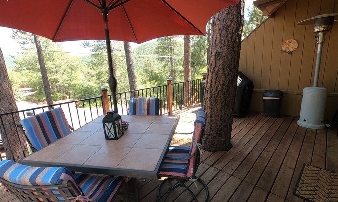 Strawberry Cabin | Cozy Cabin in Pines w/Views!