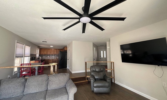 Bella Vista Cabin | Cozy cabin in serene Bella Vista with WiFi and AC