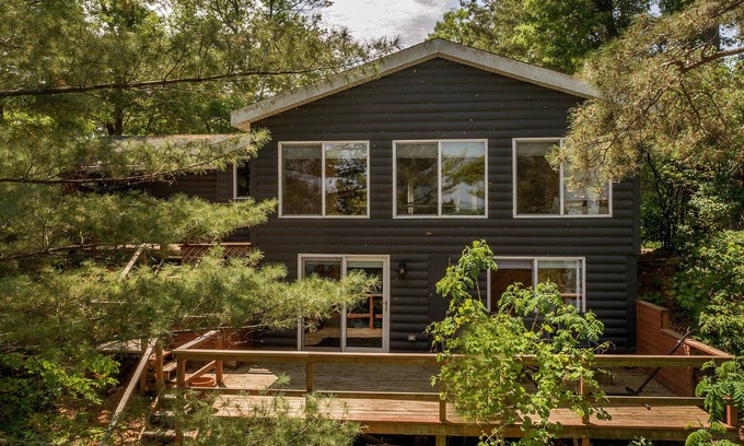 Motley House | Cozy Cabin In The Pines Amazing & Peaceful With Dock On Shamimeau