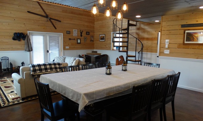 Millerton House | Cozy Cabin in the woods with pool table!