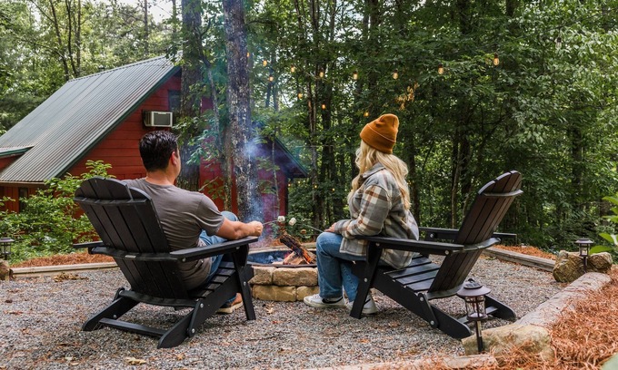 Blue Ridge Cabin | Cozy Cabin, Pioneer Lodge, Hot Tub, min from Blue Ridge