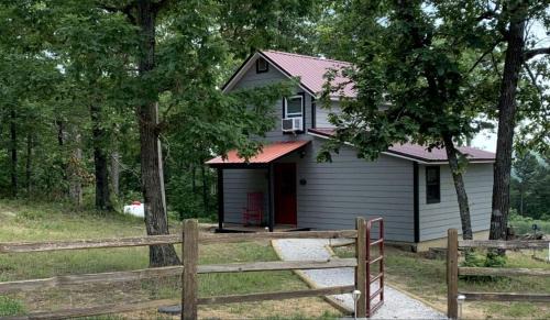 Harrison House | Cozy Cabin Rental near Ozark National Forest for a Relaxing Weekend Getaway in Arkansas