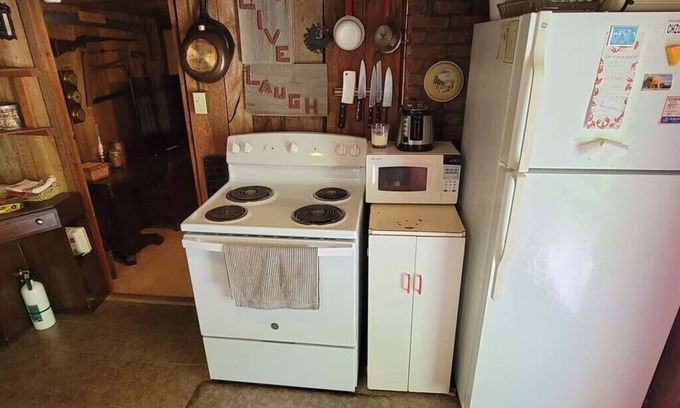 Lansing Cabin | Cozy Cabin Retreat with Mountain Views