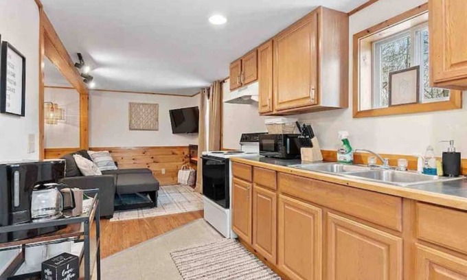 Thornton Cabin | Cozy Cabin W/private Hot tub~Pet Friendly Near Loon Mtn Waterville & OWls nest