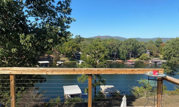 Mid America Cabin | Cozy cabin with beautiful views in peaceful Hot Springs