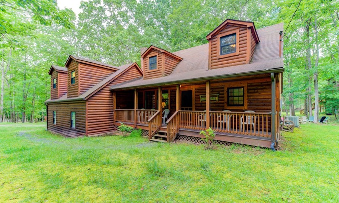 Sky Valley Cabin | Cozy Cabin with Hot Tub, Lake Access, Screened Porch, & Firepit