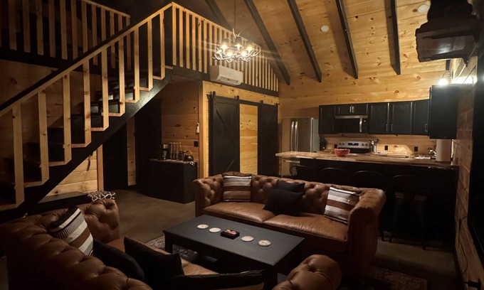 Benezette Cabin | Cozy cabin with in the heart of Benezette, 1 mile from viewing center.