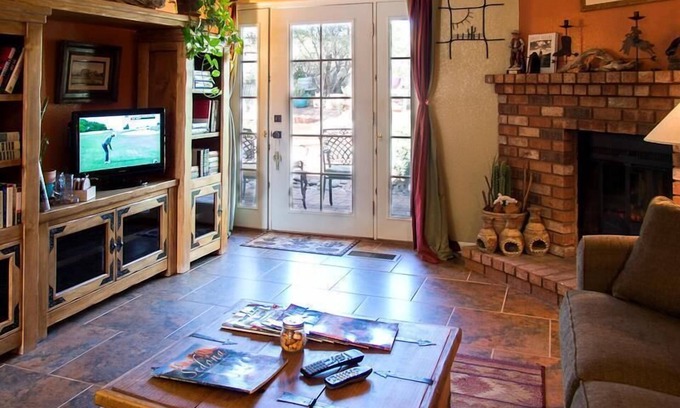 Oak Creek Condo | Cozy Cactus Resort .sorta kinda