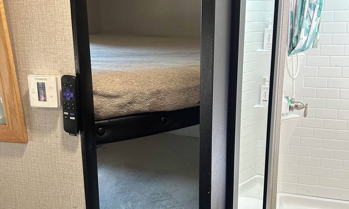 La Hacienda Estates Apartment | Cozy Camper near lake Travis & Colorado River