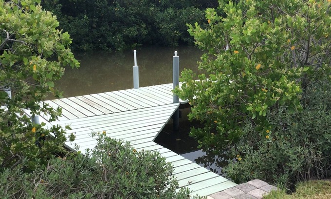 Rock Ridge House | Cozy Canal Cottage, so close to the town and the beach, WOW!