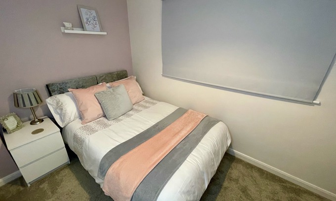 Loughborough House | Cozy canal side house