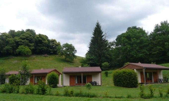 Boisset Cottage | Cozy Cantal Cottage: Terrace, Pool, BBQ, Pet-Friendly, Near Beaches and Scenic Villages