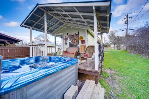 Canyon Lake House | Cozy Canyon Lake Cottage Rental with Private Hot Tub