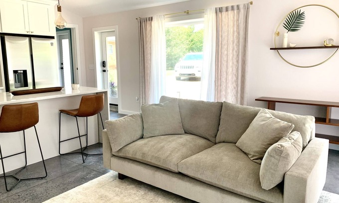 Forest City House | Cozy Carriage House in Downtown Forest City!