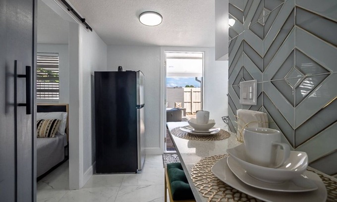 Lake Worth Apartment | COZY CENTRALLY LOCATED HOME
