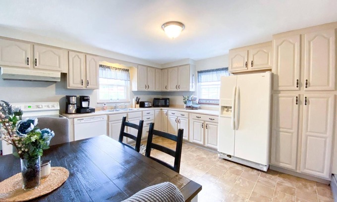 Bridgeville House | Cozy Century-Old Cottage in Historic Bridgeville