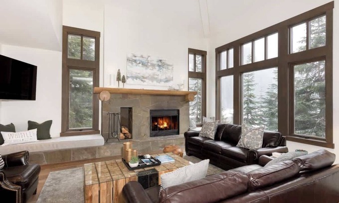 Nordic Estates House | Cozy chalet w/ski access & hot tub