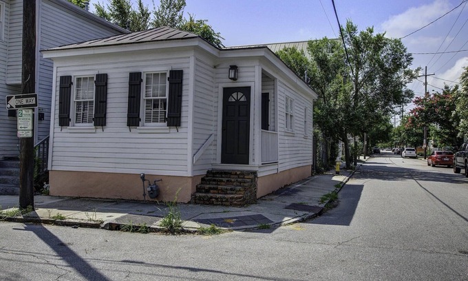 Westside Cottage | Cozy Charleston Cottage on the East Side
