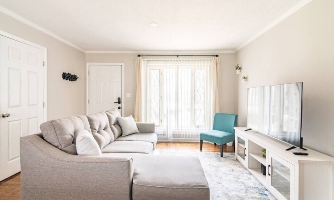 Paw Creek House | Cozy Charlotte Home 7 mins from UPTOWN!