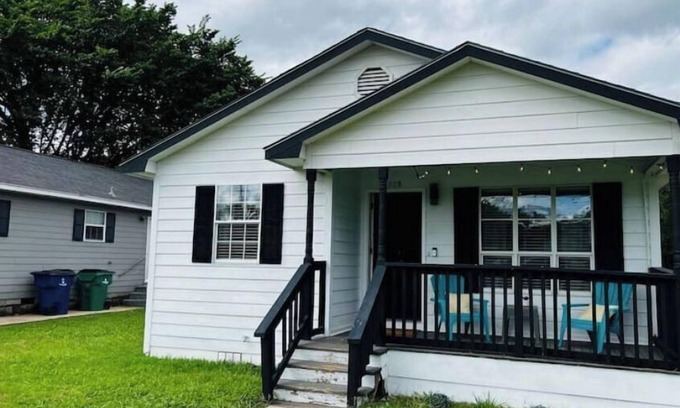 Celina House | Cozy City Escape