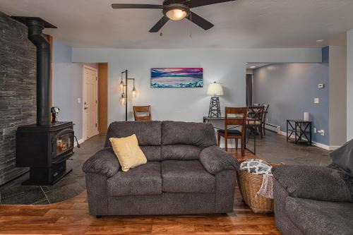 Sand Lake Apartment | Cozy City Stay, 3bdrm near Airport