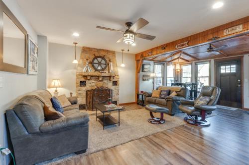 Clear Lake House | Cozy Clear Lake Home - Walk to Town and Boat Dock!