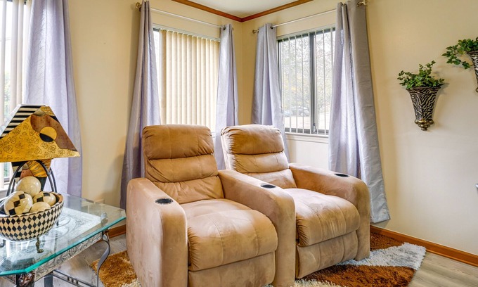 Clinton Township Condo | Cozy Clinton Township Condo: 3 Mi to Anchor Bay!