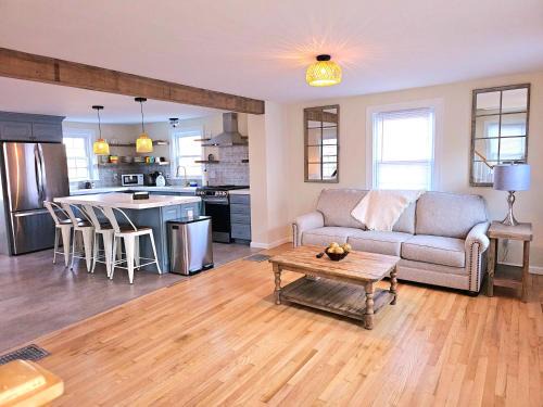 New London House | Cozy Coastal Cottage